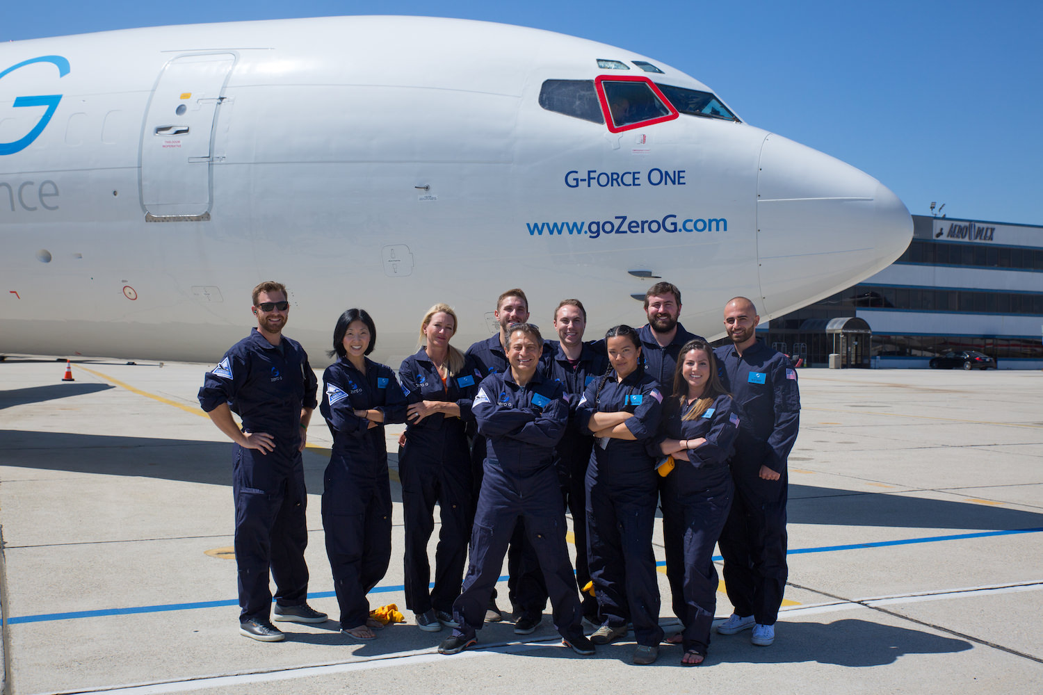 team-in-front-of-zerog-plane_mini.jpg