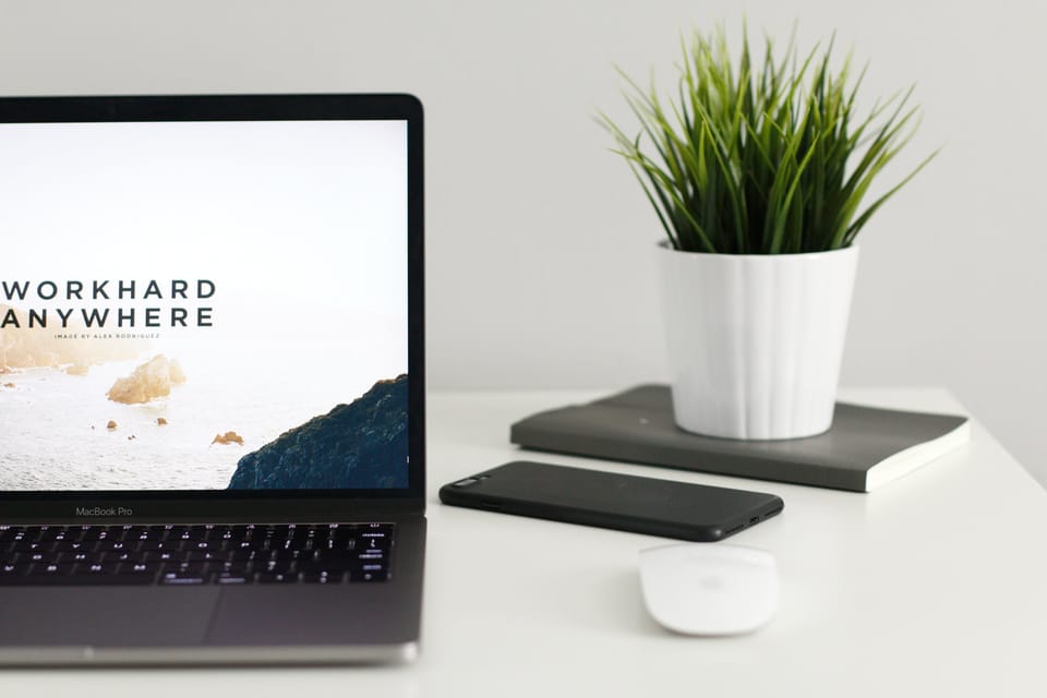 10 Ways to Spend the First and Last Minutes of Your Workday [Infographic]